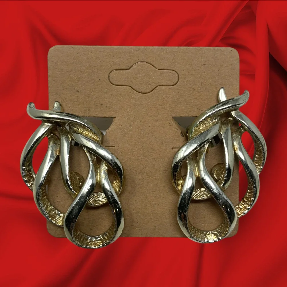 Vintage 1970's Sarah Coventry Gold Tone Modernist Ribbon Earrings Clip On Runway